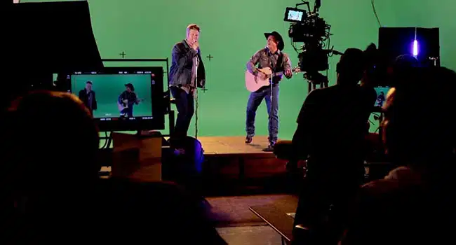 Garth Brooks announces ‘Making of Dive Bar Video’; reschedules MA Dive Bar show