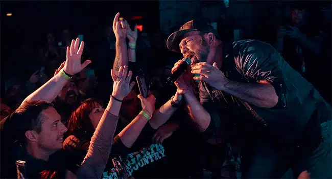 Garth Brooks roused seventh Dive Bar concert