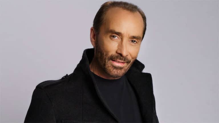 Lee Greenwood announces God Bless The USA Bible