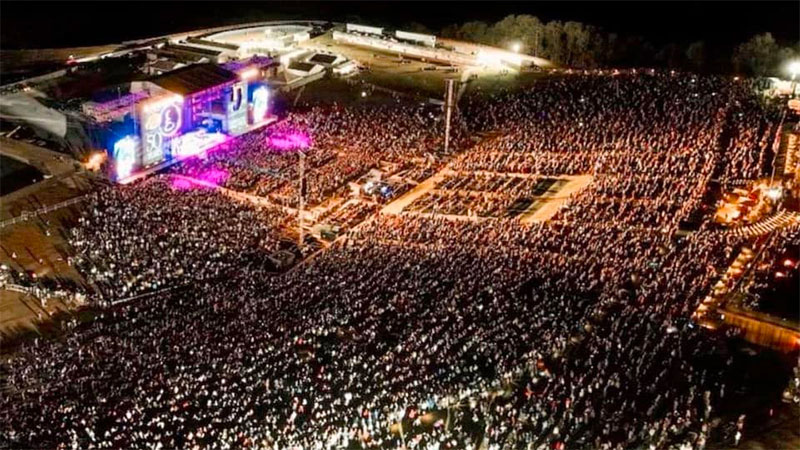 Many Garth Brooks fans demanding refunds for Missouri concerts