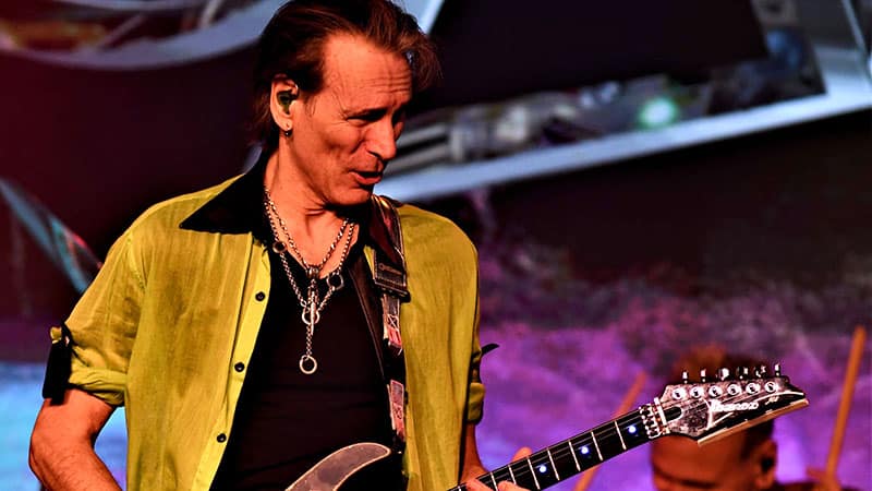 Steve Vai lets his guitar do the talking
