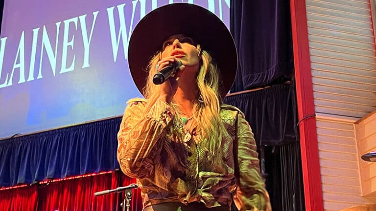 Lainey Wilson brings Bell Bottom Country to Bakersfield