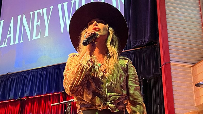 Lainey Wilson brings Bell Bottom Country to Bakersfield