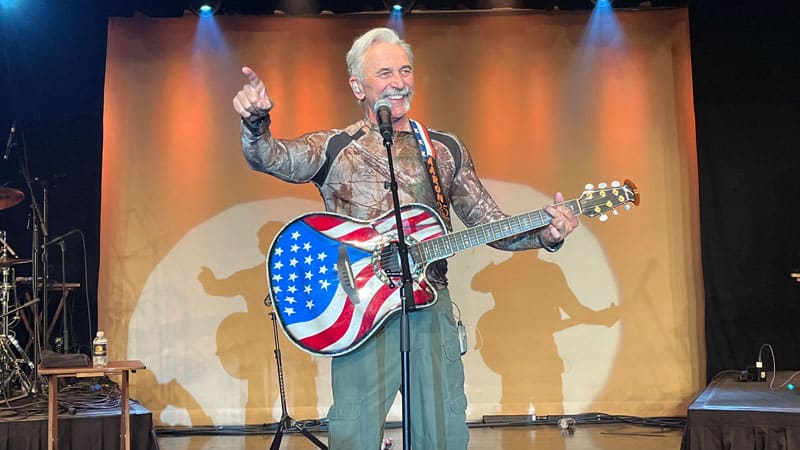 Aaron Tippin at The Showroom at the Golden Nugget, Las Vegas, 12/7/22