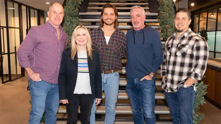Luke Grimes signs with UMG Nashville