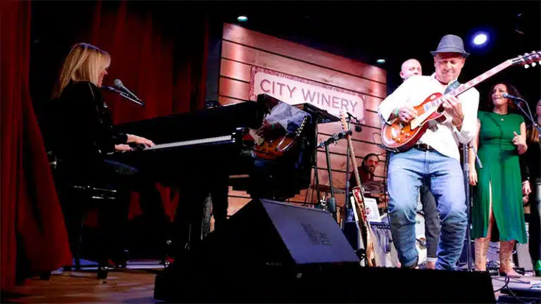 Sheryl Crow honors Sandy Hook victims with ‘I Shall Believe’