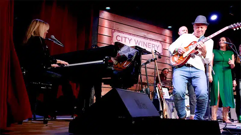Sheryl Crow honors Sandy Hook victims with ‘I Shall Believe’