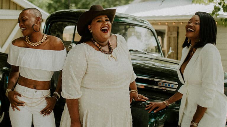 Chapel Hart announces ‘Glory Days’