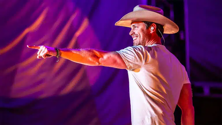 Dustin Lynch ‘Stars Like Confetti’ with new video