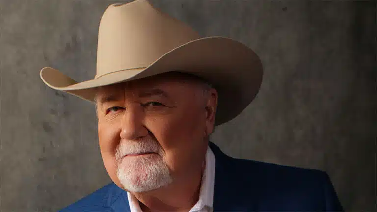 Johnny Lee announces final tour