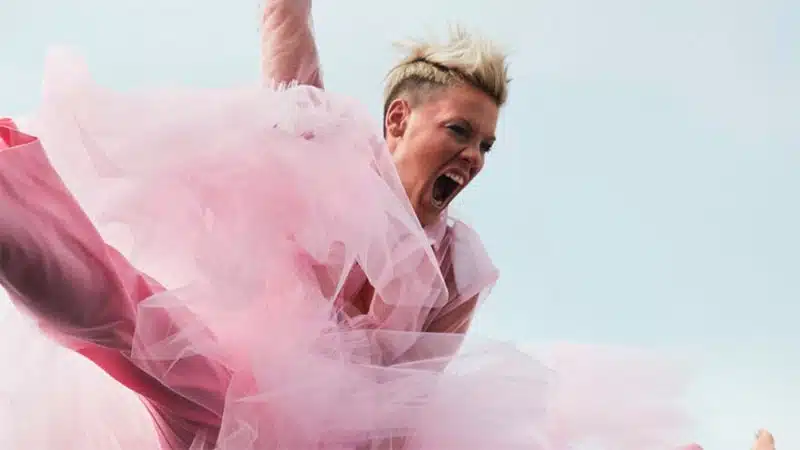 Pink postpones additional shows due to respiratory infection