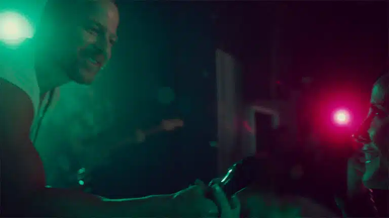 Kip Moore shares ‘Kinda Bar’