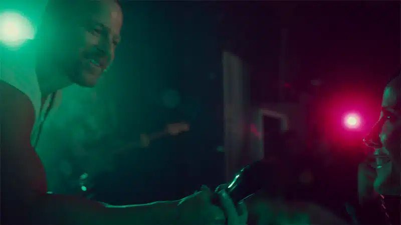Kip Moore shares ‘Kinda Bar’