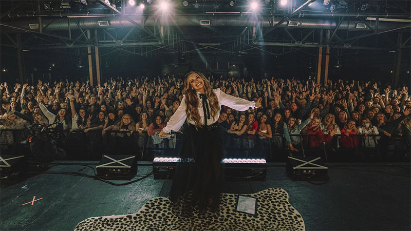 CMT premiering ‘Carly Pearce – 29: Written In Stone (Live From Music City)’