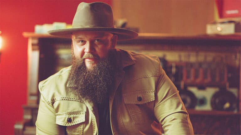 Larry Fleet drops working man anthem ‘Layaway’