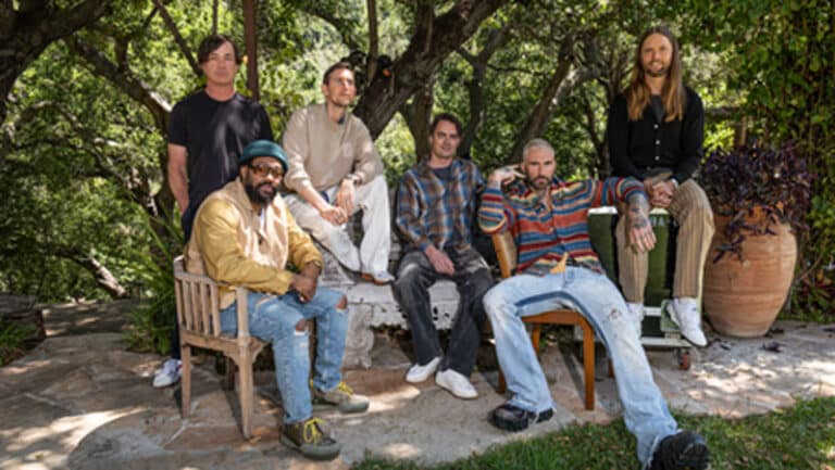 Maroon 5 premieres ‘Middle Ground’
