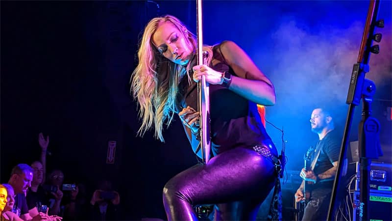 Nita Strauss kicks of Summer Storm Tour at legendary Nashville venue