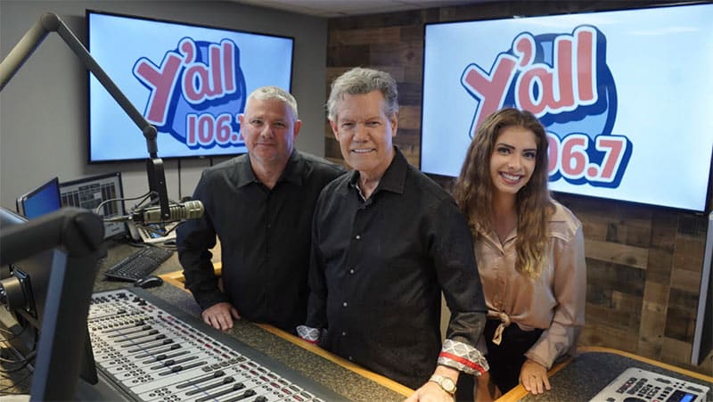 Randy Travis helps launch new Nashville country radio station