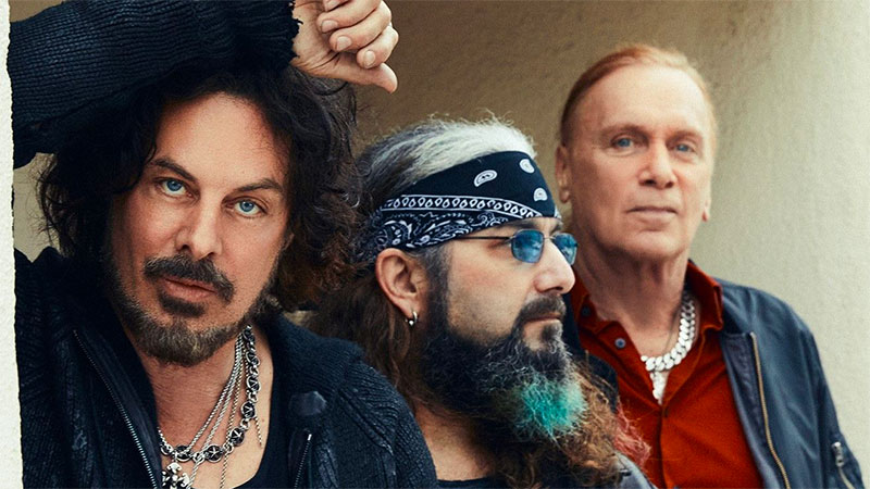 The Winery Dogs share ‘Stars’