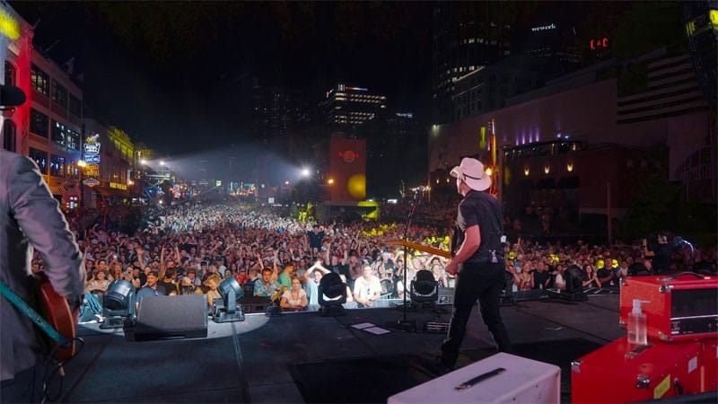 Brad Paisley entertains more than 250k fans during Nashville July 4th celebration