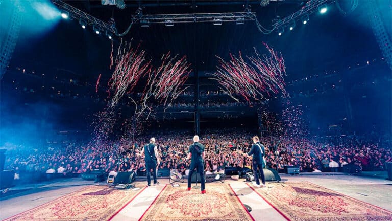 The Offspring plays record-breaking Chicago show