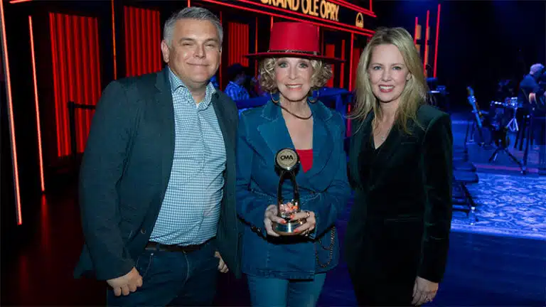 Jeannie Seely presented with CMA Joe Talbot Award