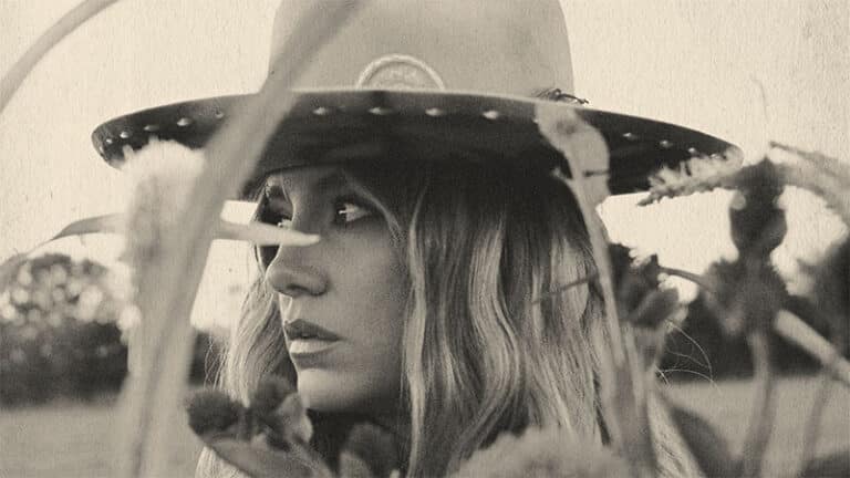 Lainey Wilson announces ‘Wildflowers and Wild Horses’