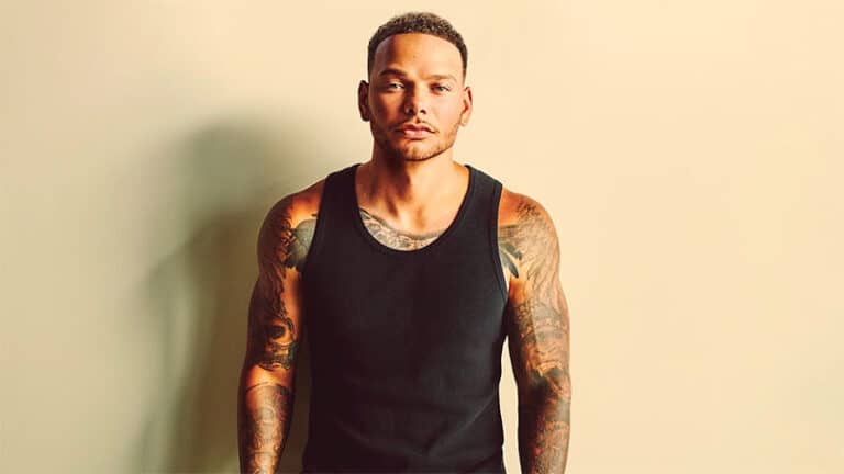 Kane Brown celebrates diamond certification