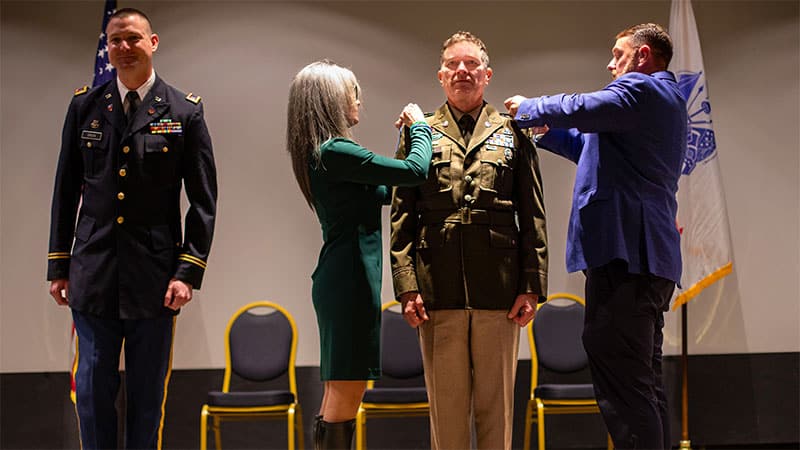 Craig Morgan sworn in as Warrant Officer in the Army Reserve