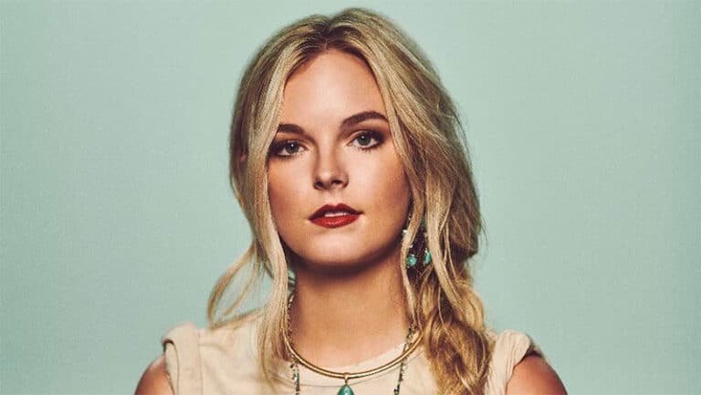 Karley Scott Collins premieres ‘Marlboro Reds’