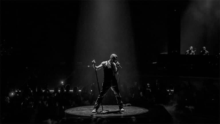 Usher announces Past Present Future tour