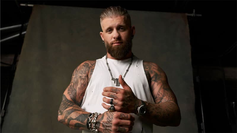 Brantley Gilbert delivers ‘Off the Rails’