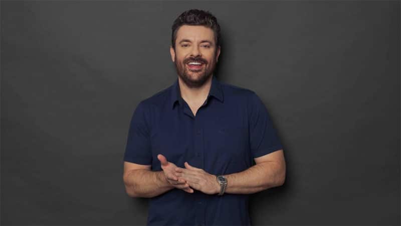 Chris Young drops ‘What She Sees In Me’