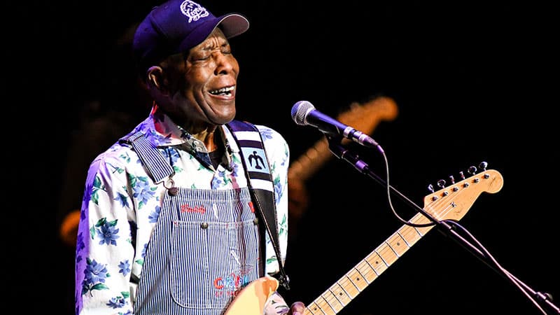 Buddy Guy lives up to his legend at Baltimore show