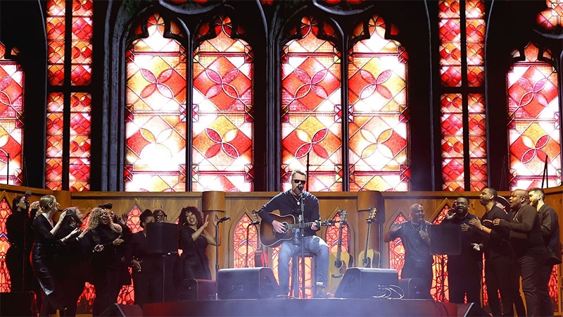 Eric Church performs 75-minute acoustic gospel medley at Stagecoach