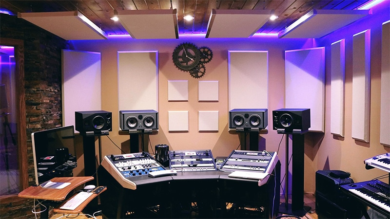Discover a new world of audio possibilities with ZOOM Recording Studio in Los Angeles