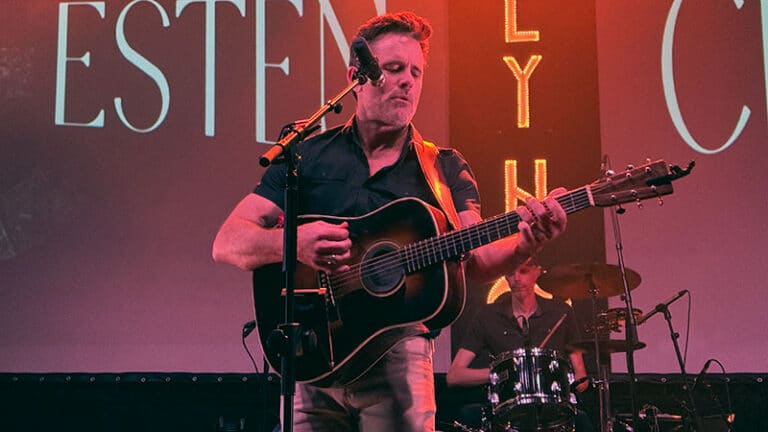 Charles Esten runs through prolific music catalog in Leesburg