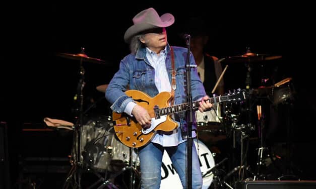 Dwight Yoakam ‘turns it on and turns it up’ in DC