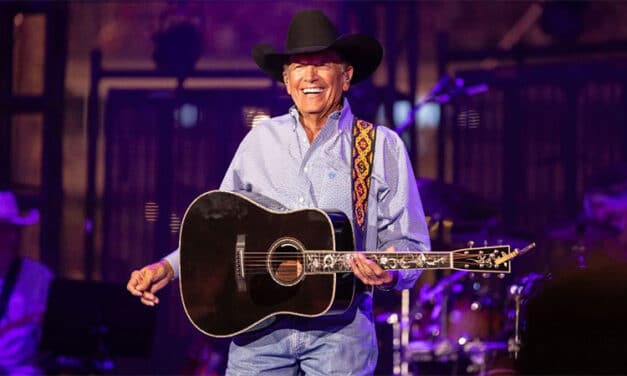 George Strait performs largest single concert in US history