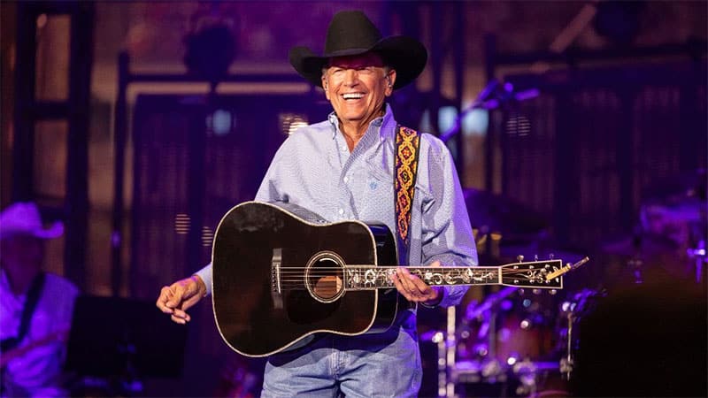George Strait performs largest single concert in US history