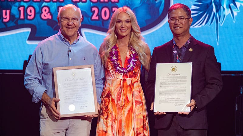Carrie Underwood makes Hawaiian history