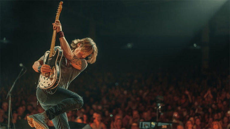 Keith Urban surprised fans with free Buc’ee’s concert