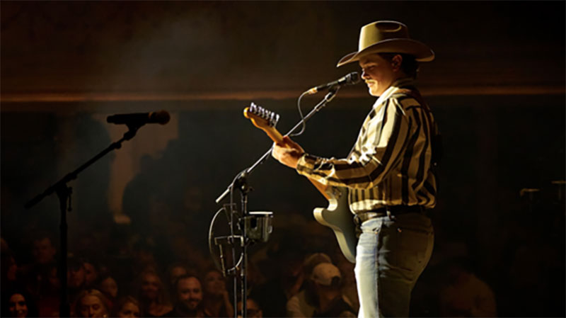 Zach Top debuts ‘I Never Lie (Live From the Ryman)’ video