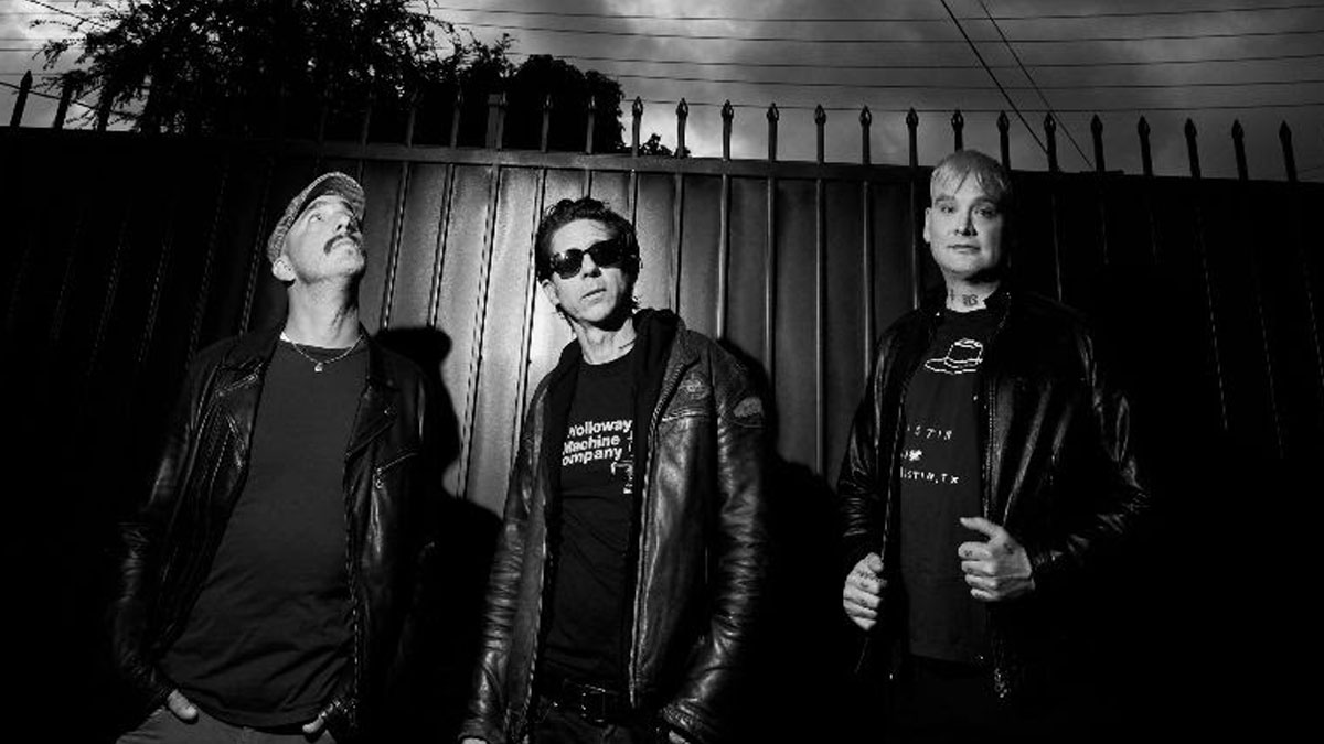 Alkaline Trio shares ‘Bleeding Out’