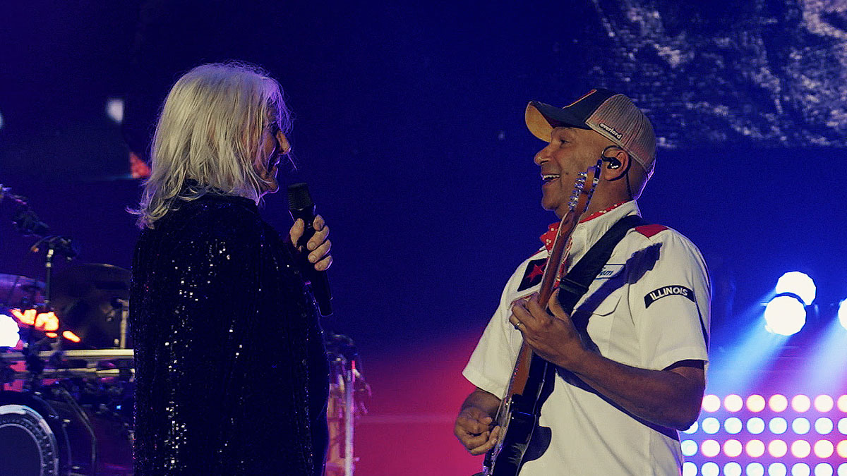 Def Leppard surprises Ottawa fans with Tom Morello appearance