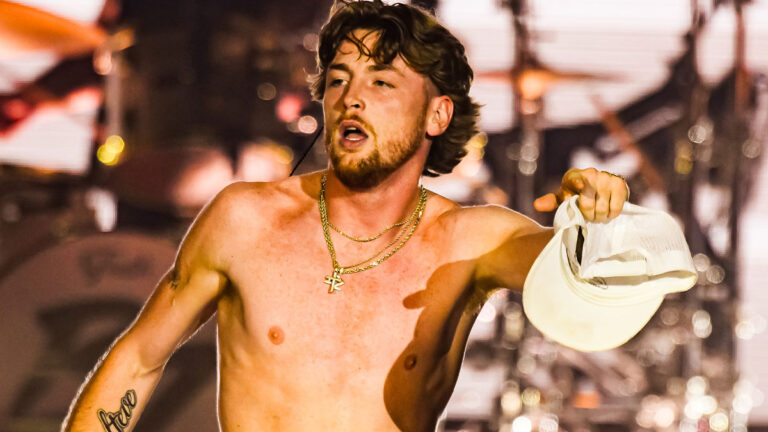 Bailey Zimmerman grows into his fame on New to Country Tour