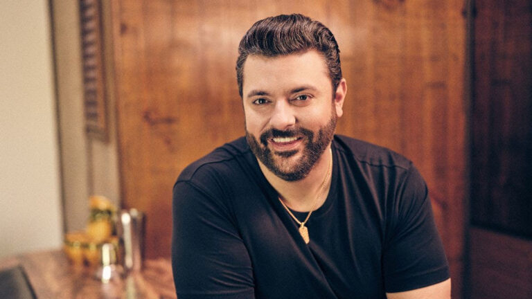Chris Young announces inaugural 2025 Christmas tour