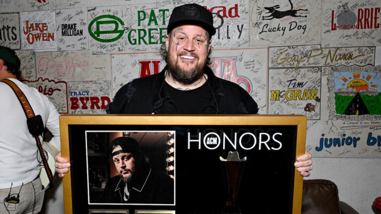 Jelly Roll raises over 500k for ACM Lifting Lives