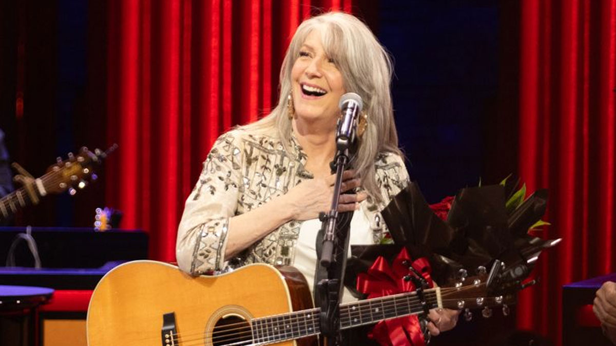 Kathy Mattea invited to become Grand Ole Opry member