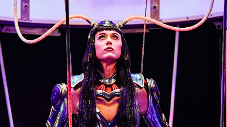 Katy Perry defeats Main Frame with music in Baltimore